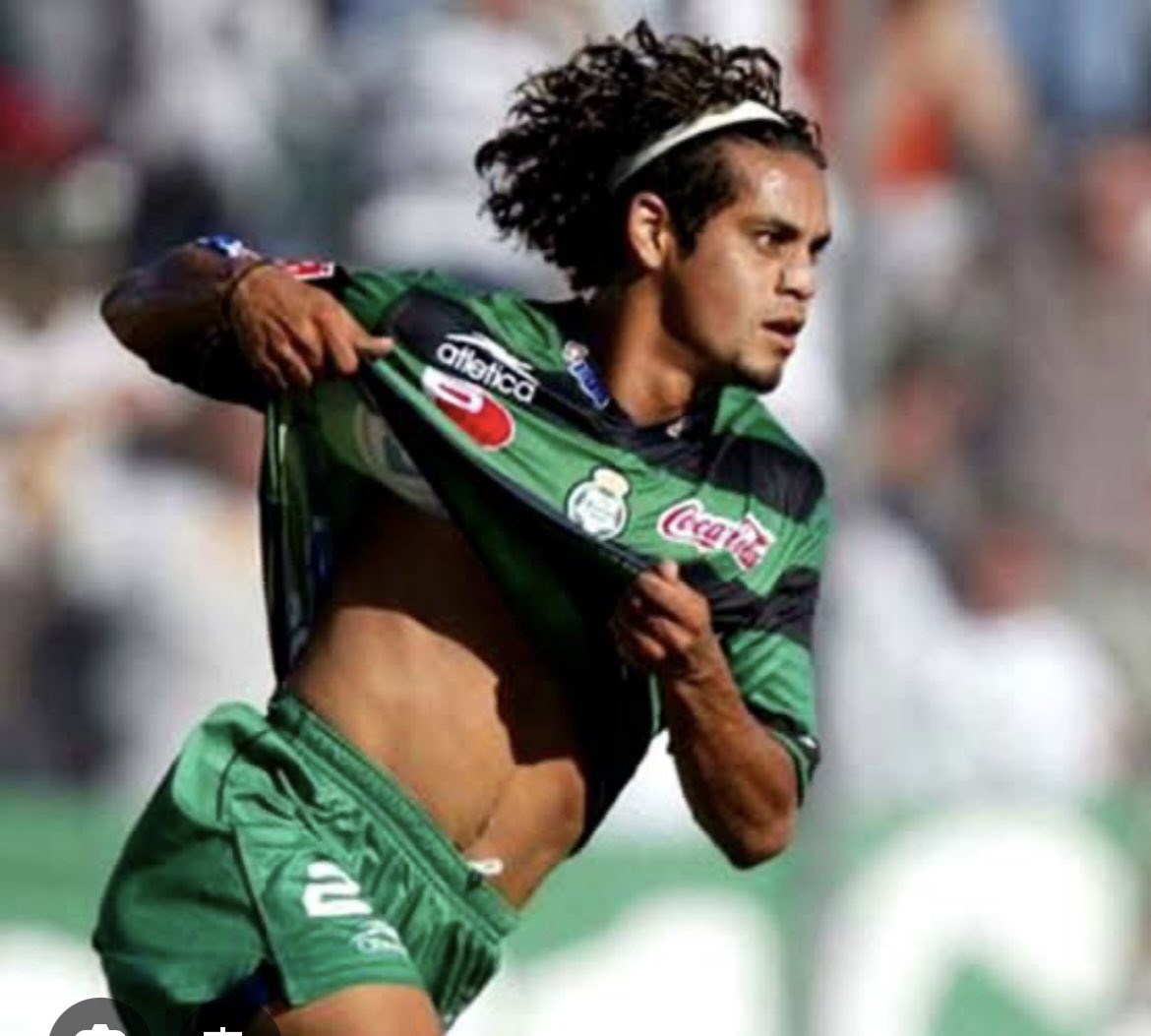 Feliz aniversario mi querido <a href="/ClubSantos/">Club Santos</a>!! Abrazo  grande para toda la afición!!!                                           #UnGuerreroNuncaMuere