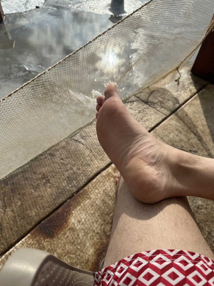 Wer zahlt brav alles für diesen sonnigen Tag heute??💸💸
Trinken essen und noch paar Klamotten müssen übernommen werden 💸😮‍💨

#findom #fag #fagtax #paypig #cashslave #cashmaster #boss #master #slave #gayslave #gayfetish #gay #zahlsau #gayfeet #gaysocks #boysocks #boyfeet #sklave