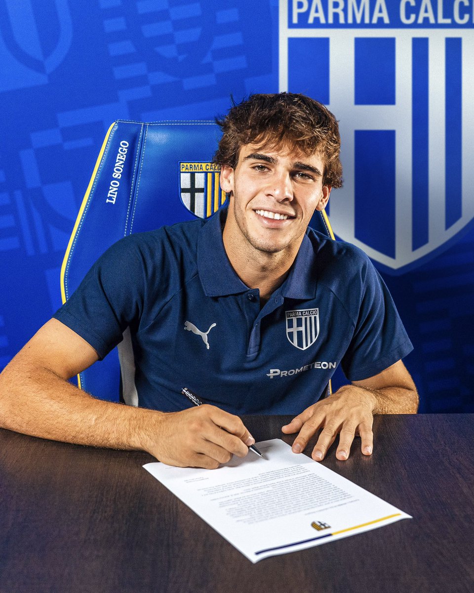 1913parmacalcio's tweet photo. 📸👕✍🏻🇺🇸

#WelcomeToParma https://t.co/9UuaYgEoQv