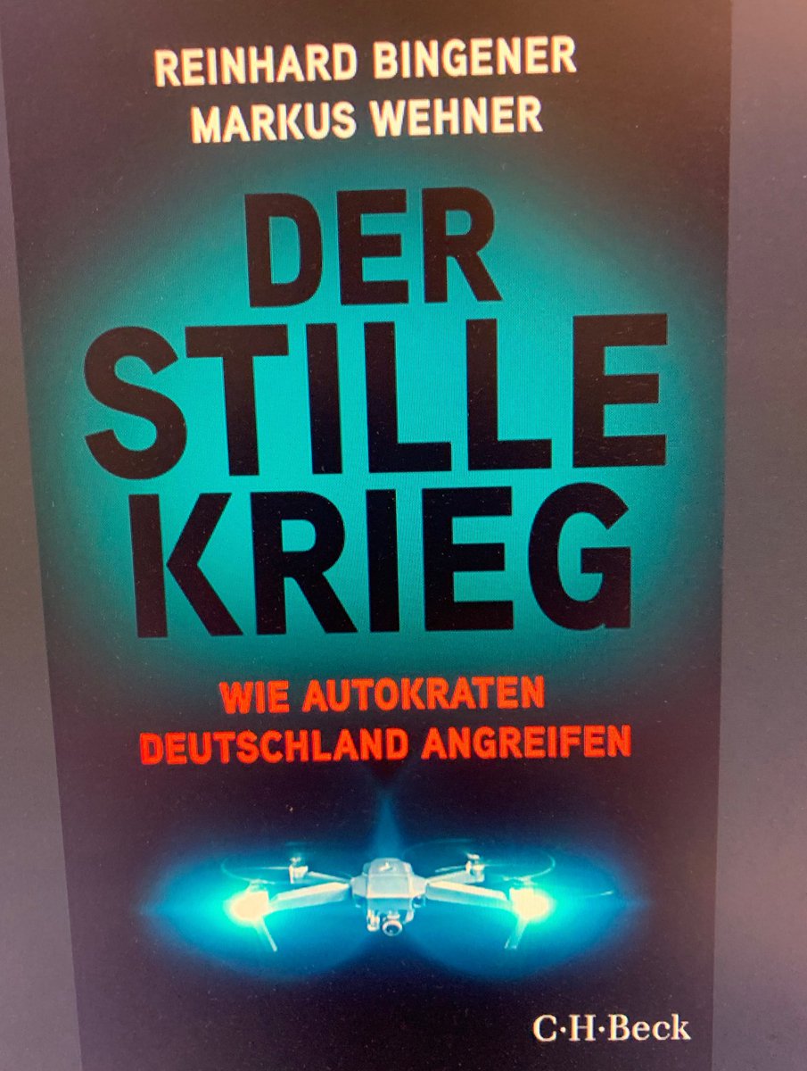 Am 18.9. erscheint unser Buch „Der Stille Krieg. Wie Autokraten Deutschland angreifen“ (mit <a href="/RBingener/">Reinhard Bingener</a>). Es zeigt das Spektrum hybrider Kriegführung von Sabotage über Desinformation bis zu Migration und enthält eine Fortsetzung der #MoskauConnection. Noch mal mit großem Cover
