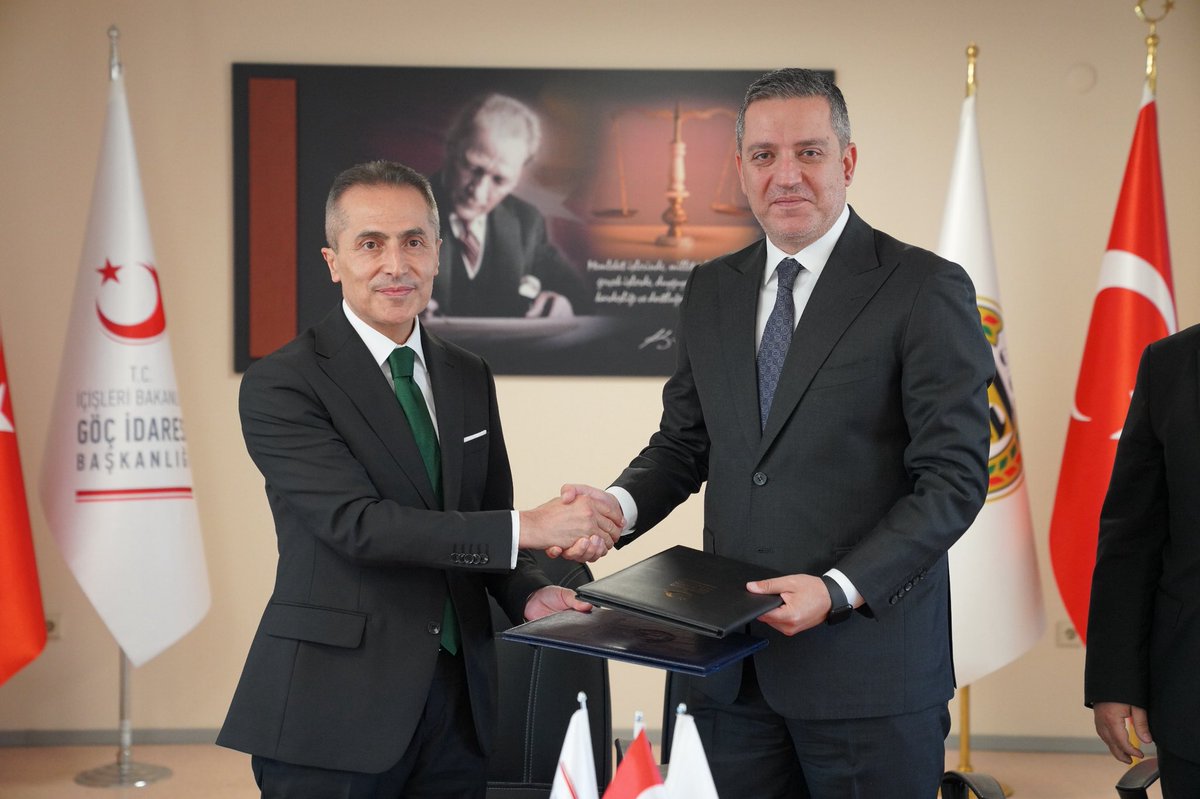 Göç İdaresi Başkanlığı ile Türkiye Barolar Birliği Arasında İş Birliği Protokolü İmzalandı. İşbirliği protokolü, Göç İdaresi Başkanımız Sayın Hüseyin KÖK ve Türkiye Barolar Birliği Başkanı Sayın Erinç SAĞKAN tarafından imzalandı.

🔗goc.gov.tr/goc-idaresi-ba…