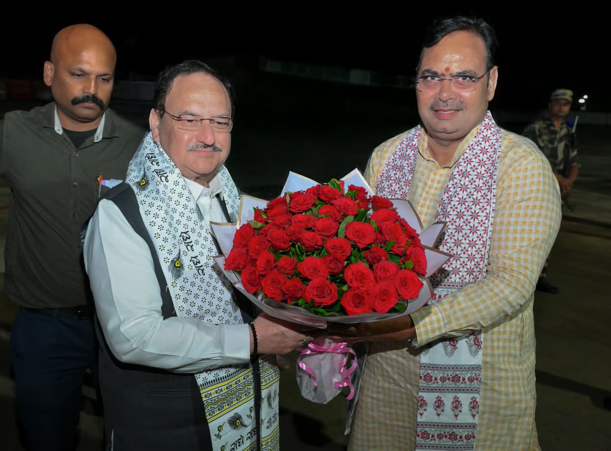 सूर्यनगरी जोधपुर पधारने पर एयरपोर्ट पर असंख्य कार्यकर्ताओं के प्रेरणास्रोत, भारतीय जनता पार्टी के माननीय राष्ट्रीय अध्यक्ष एवं भारत सरकार में माननीय केंद्रीय स्वास्थ्य एवं परिवार कल्याण तथा रसायन एवं उर्वरक मंत्री श्री <a href="/JPNadda/">Jagat Prakash Nadda</a> जी का आत्मीय-स्वागत अभिनंदन किया।