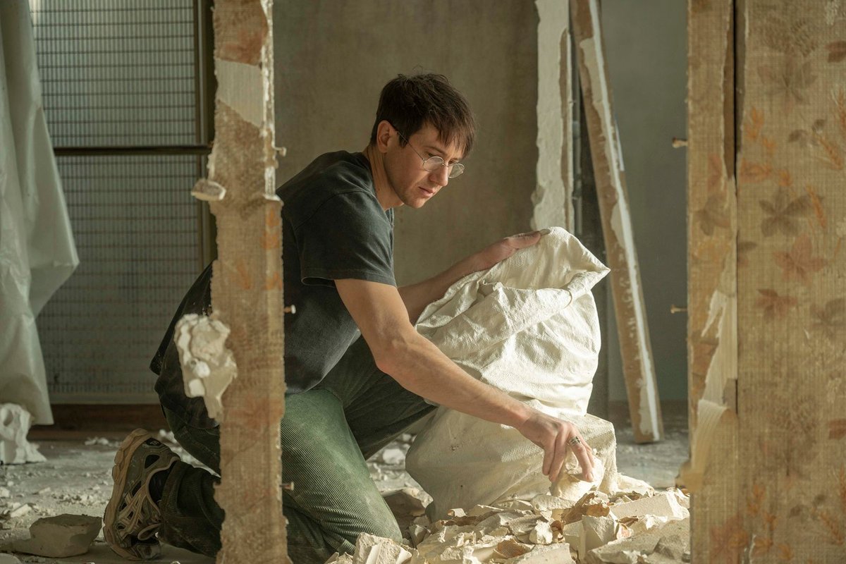 Matthew Joseph Jenner tries to embrace a more free-spirited existence in Valérie Donzelli's AT WORK, a solid effort from a director who seems to be finally finding her voice as a storyteller #Venezia82 icsfilm.org/festivals/veni…