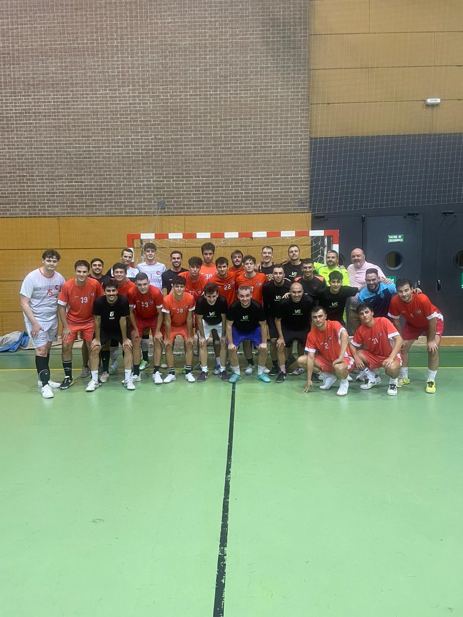 Entrenamiento  conjunto con <a href="/fsagustiniano/">FsAgustiniano_senior</a> que sirvió para seguir avanzando en la preparación de la temporada

#123Casco #somoscarabanchel #cascopasoapaso