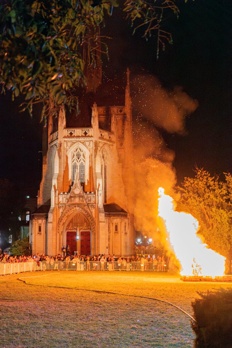 ItsMe_Diller's tweet photo. A Pitt tradition unlike any other, having a large bonfire near the Cathedral of Learning. A tradition that cements the start of the semester and the @Pitt_FB season! #HailToPitt https://t.co/2WkwziDKPd