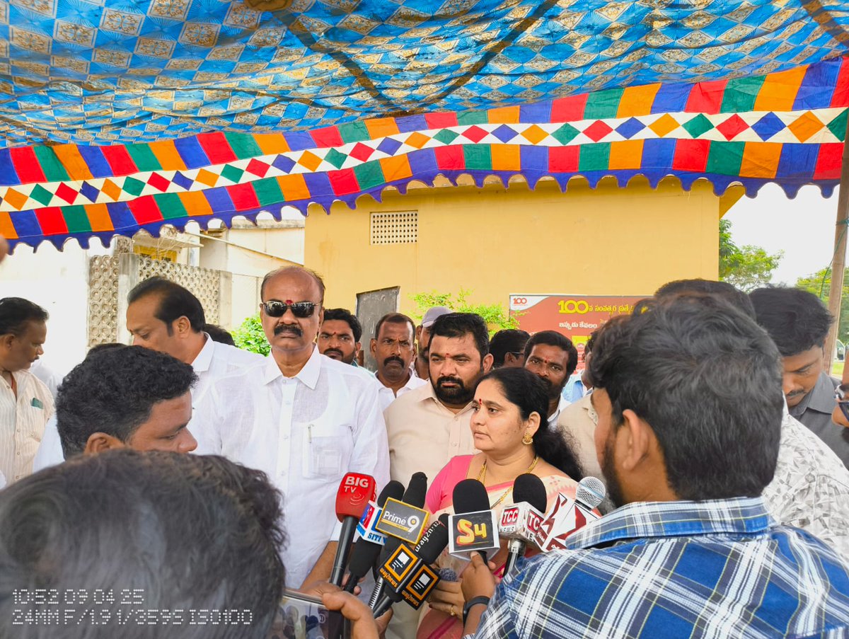 BolisettiSrinu's tweet photo. కూటమి నాయకులు, కార్యకర్తలు, గ్రామ ప్రజలు పెద్ద సంఖ్యలో పాల్గొన్నారు. 

#IdhiManchiPrabhutvam 
#BolisettiSrinivas 
#TadepalligudemMLA 
#MagicDrain 
#NaraChandrababuNaidu #PawanKalyan #NDAforDevelopment https://t.co/GxpZfwGgfa