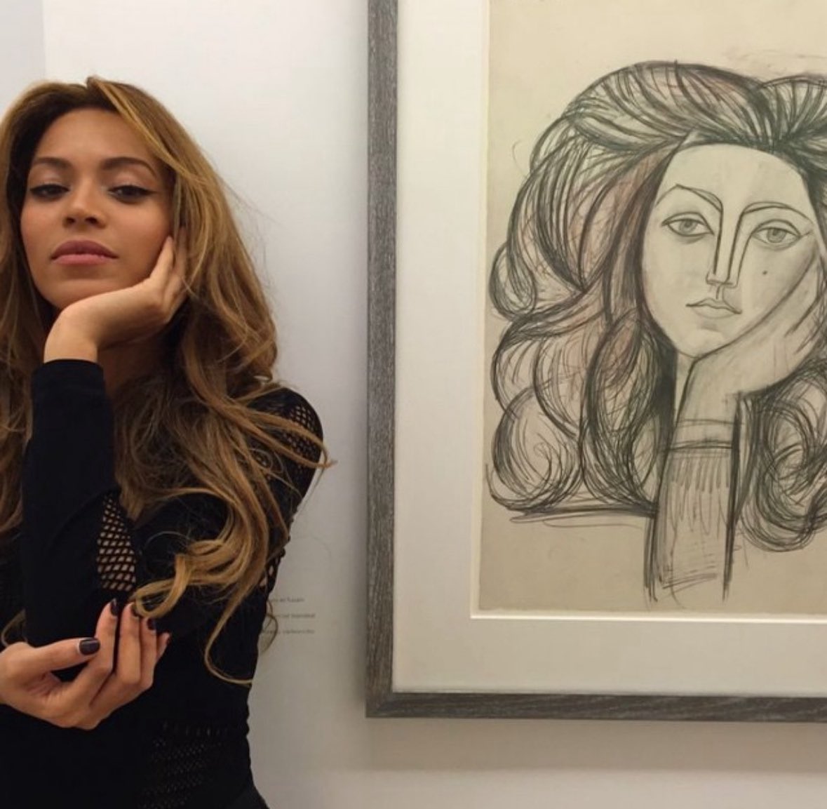Happy birthday to my personal jesus christ Beyoncé!!!!!!! I love that diva FOREVERRRRRRRR!! here she is with my favorite art piece of all time that I’ve asked the Picasso museum about 1500 times and they apparently only get it out for Beyoncé 💀💀💀💀