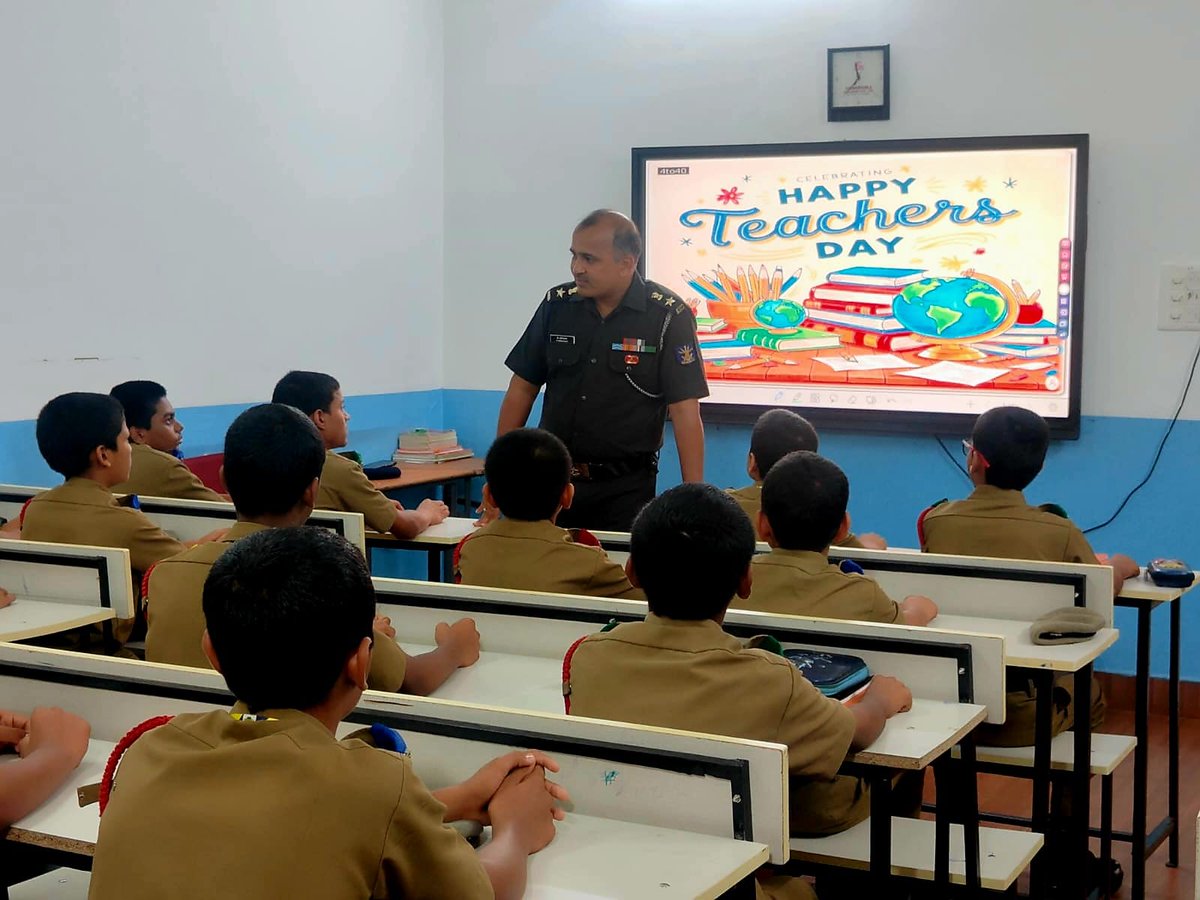Nssavmbsp's tweet photo. We were honored to welcome Lieutenant Colonel (Dr) P. Sreenivas, Vice Principal of Sainik School Ambikapur, for the Sainik School Inspection at Aadharshila Vidya Mandir - New Sainik School. 
@SSAPOfficial 
@sainikschool https://t.co/x2ibJkJ3oL
