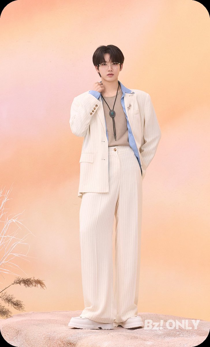[Buffz FOCUS ]TODAY’S FEATURED MEMBER 📸

จุนกยูลุคนี้หล่อมากก ใส่แว่น หุ่นก็เริ่ด ㅠㅠㅠㅠㅠㅠ

#JUNKYU #준규 #ジュンギュ #TREASURE