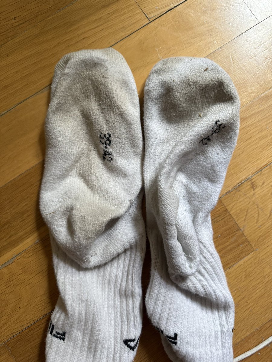 Master14398's tweet image. Fila or Nike socks? 😈 #feetworshi̇p #malefeet #footfetısh #feetِ  #master #Socks