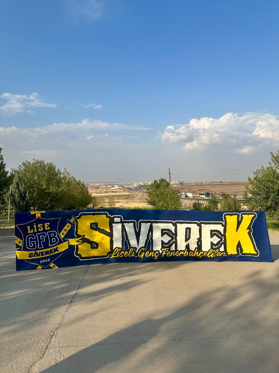 Siverek_LiseGFB's tweet photo. 𝐒ivere𝐊 Liseli Genç Fenerbahçeliler!

Yeni sezon set pankartımız.

#lisegfbsiverek https://t.co/hdVL6mLMre