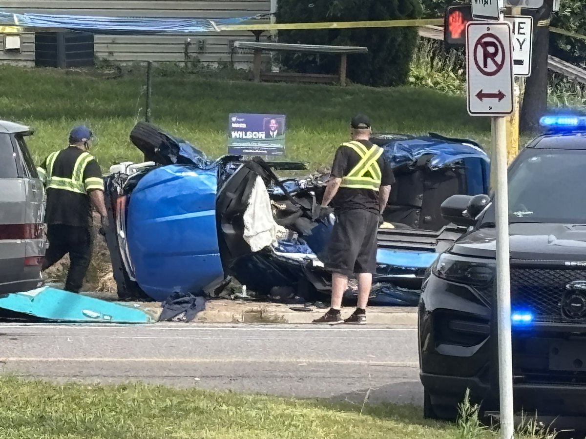 Serious crash at Olson Memorial Pkwy and Penn Avenue in Minneapolis. Police say they were chasing a suspect and the suspect crashed into at least one other vehicle. Minneapolis Police Chief Brian O’Hara will give us the latest details on what happened in just a few mins <a href="/kare11/">KARE 11</a>