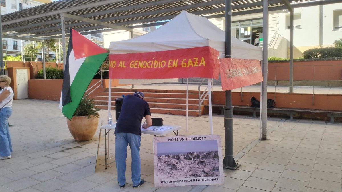 🇵🇸En #Algeciras se han instalado mesas informativas en apoyo al pueblo palestino.
Reclamamos el fin de la guerra, denunciando la ocupación y el genocidio en Palestina.