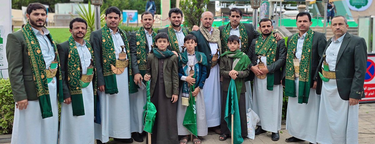 صورة لأعضاء فرقة الرسالة الإنشادية <a href="/alrsallah_2000/">فرقة الرسالة الإنشادية</a> مع عضو المكتب السياسي لأنصااار الله أ.ضيف الله الشامي أ.<a href="/DhaifAlShami650/">ضيف الله الشامي</a> 
 من #ميدان_السبعين.

#المولود_النبوي_الشريف