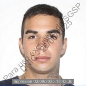 La Policía difundió este jueves las imágenes de los niños de dos y seis años que fueron sacados a la fuerza de su casa por su padre en Soriano.

Se trata de Alfonsina y Francisco Morosini.

Andrés Morosini Rechoppa es buscado en Río Negro, Paysandú y Soriano.