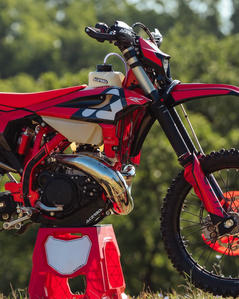 AcerbisUK tweet media