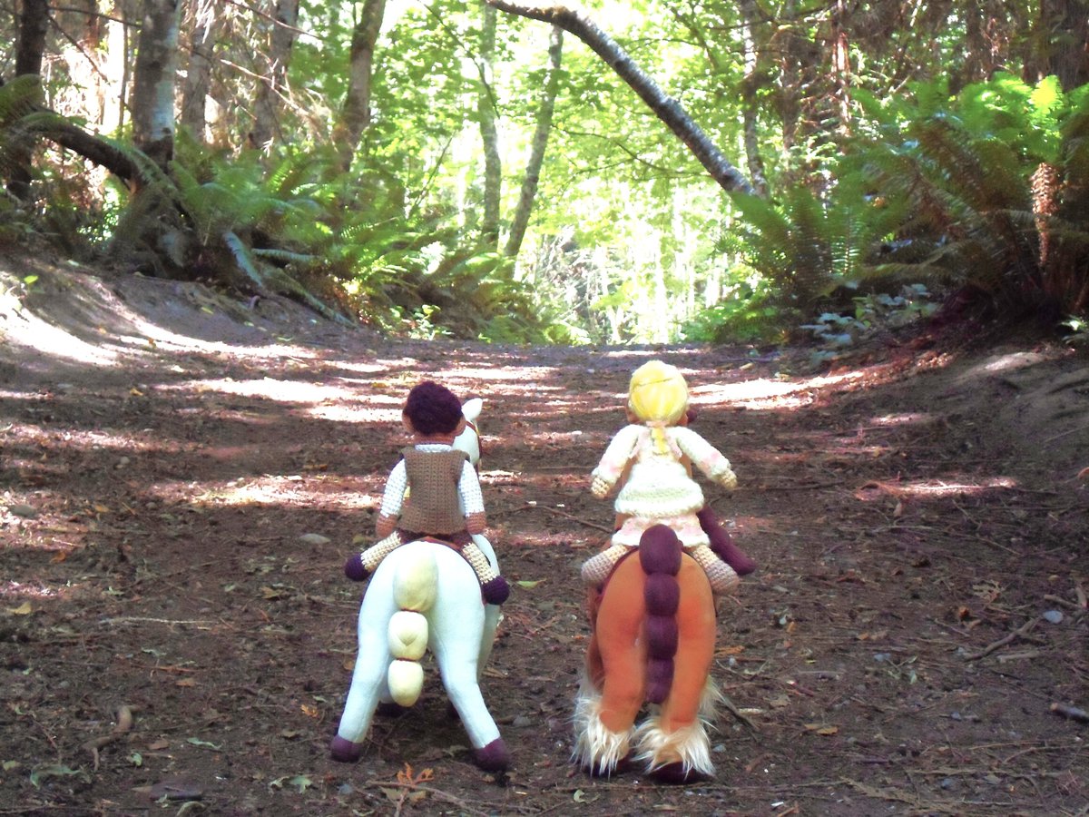 Cicero &amp; Elizabeth continue their ride <a href="/RedsKnitDolls/">RedsKnitDolls</a>. They start out by talking about how easy it is for Elizabeth to ride Fidella, then the glory of a forest in town, and then some economic facts of life.
#TURNamc