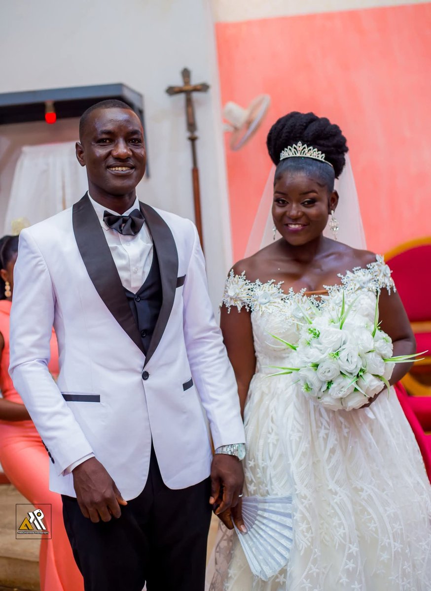 ApullahGodwin's tweet photo. Vee, after 4 years, I’m not sure why you look exactly the same, and I don’t. I do know that I won the lottery that day, that I couldn’t have asked for a better life partner. Happy anniversary, my favourite friend ❤️ https://t.co/OChFP4vx1a