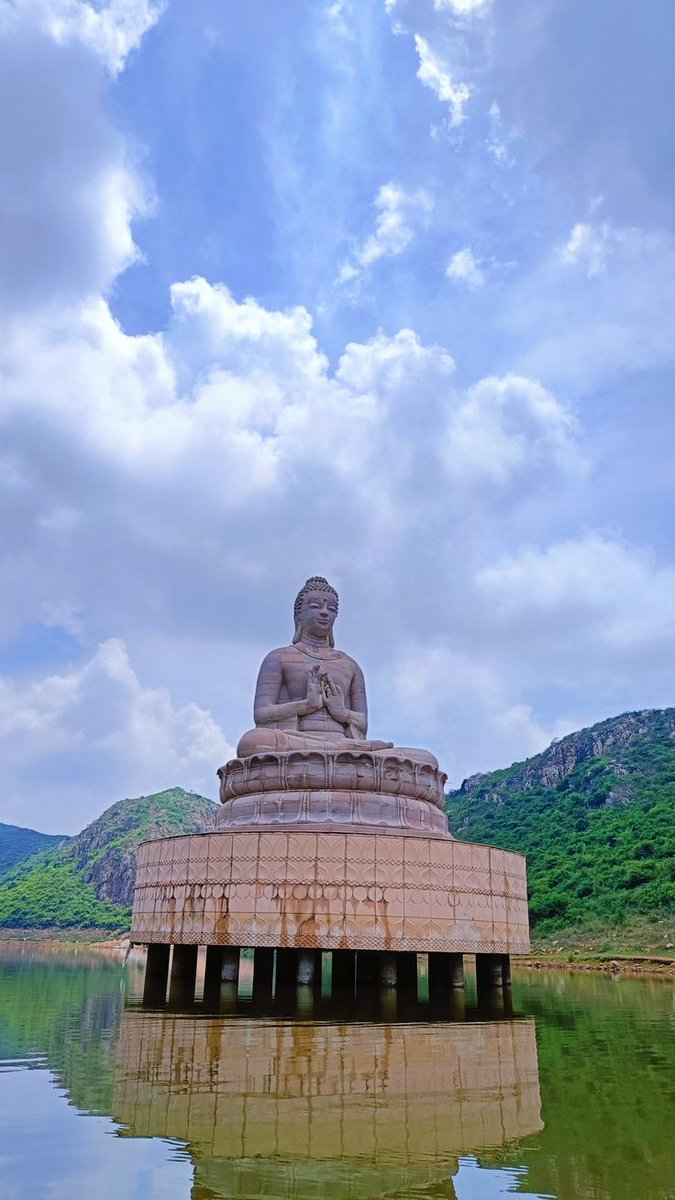 IndexMadhepura's tweet photo. @gemsofbabus_ India’s true pride lies in timeless icons like this statue of Lord Buddha in Bihar, a symbol of peace, wisdom &amp; heritage.🙏✨ https://t.co/BGX8MM36ci
