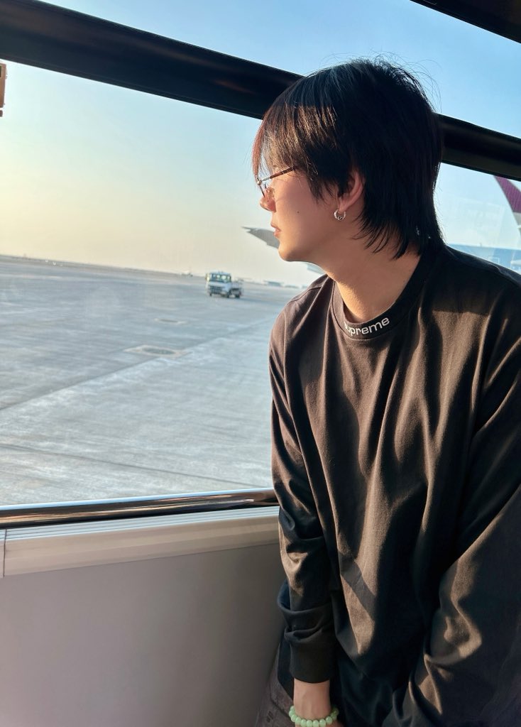 แวะพักต่อเครื่องแป๊บ ✈️ ใกล้ถึงมิลานแล้วค้าบบ 🇮🇹🧳

Stopping over for a quick layover ✈️ Almost in Milan 🇮🇹🧳

<a href="/JakeB4rever/">BIU.</a> 
#BuildJakapan 
#Beyourluve