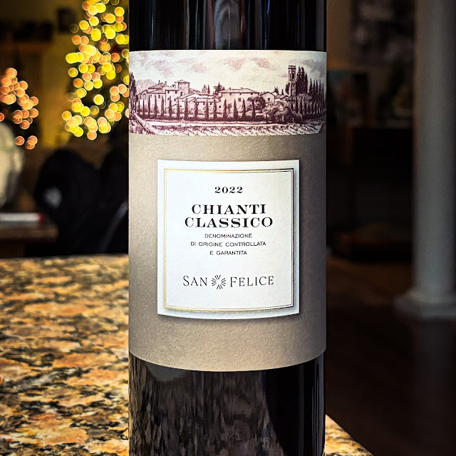 ICYMI on the #NittanyEpicurean #VinoItaliano continued with the 2022 #ChiantiClassico DOCG from <a href="/AgricolaSFelice/">Agricola San Felice</a> #wine #vino #Italia #Toscana #vinotoscano #chianti #sangiovese
nittanyepicurean.blogspot.com/2025/01/2022-s…