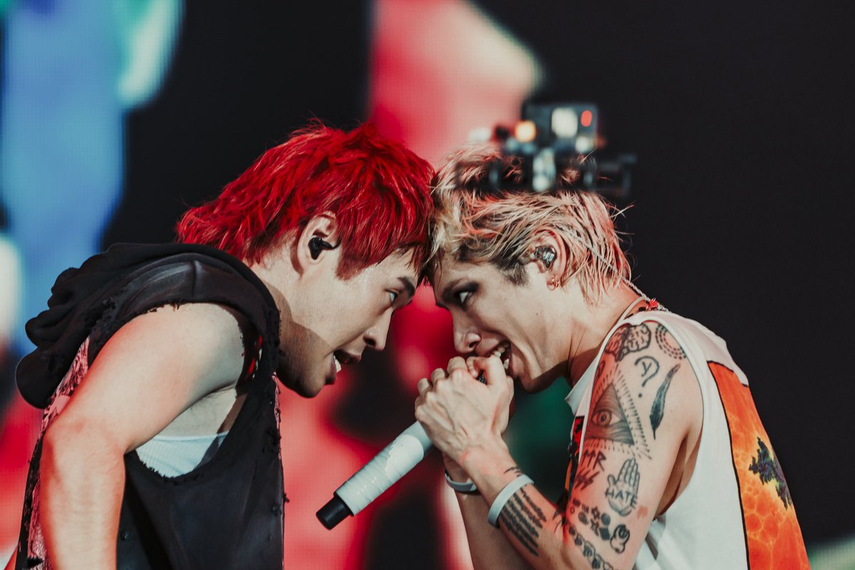 なんて書けばいいかわからないほどに素晴らしい瞬間で投稿何で書けばいいかずっとぐるぐるしてたら時間が立ってしまった

人生で初めて感じる気持ちや感動の連続 だからこそ一瞬だった 

ONE OK ROCK × Paledusk × CHICO CARLITO