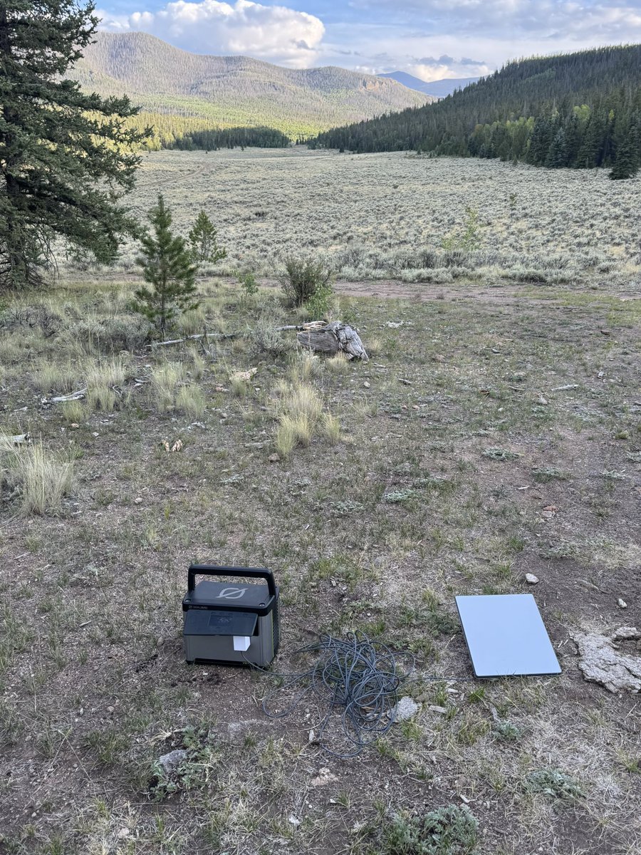 Combat_learjet's tweet image. Thank you @elonmusk @Starlink   Being able to fire up @Starlink at 10,000 feet in the middle of nowhere is incredible. I run the mini dish off a solar powered battery, quiet and effective.