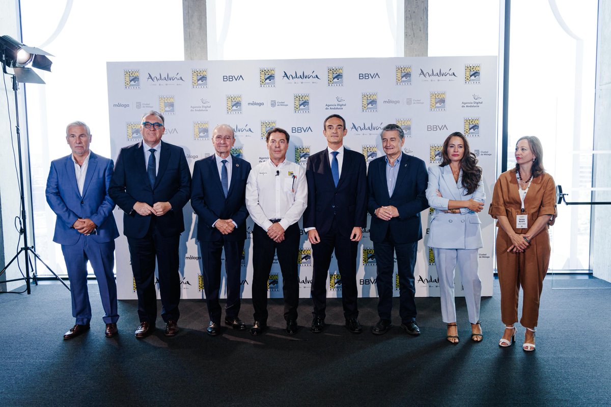 Consejería Presidencia, Interior, Diálogo Social (@interiorjunta) on Twitter photo Los consejeros <a href="/antoniosanz/">Antonio Sanz Cabello</a> y <a href="/Arturo_BernalB/">Arturo Bernal</a> participan en #Madrid en la presentación del <a href="/comicconmalaga/">Comic-Con Málaga</a>.
📍 Su primera sede europea en 55 años será #Málaga, donde miles de fans vivirán la mayor fiesta del cómic y los videojuegos.
#Andalucía referente cultural y turístico. Los consejeros <a href="/antoniosanz/">Antonio Sanz Cabello</a> y <a href="/Arturo_BernalB/">Arturo Bernal</a> participan en #Madrid en la presentación del <a href="/comicconmalaga/">Comic-Con Málaga</a>.
📍 Su primera sede europea en 55 años será #Málaga, donde miles de fans vivirán la mayor fiesta del cómic y los videojuegos.
#Andalucía referente cultural y turístico.