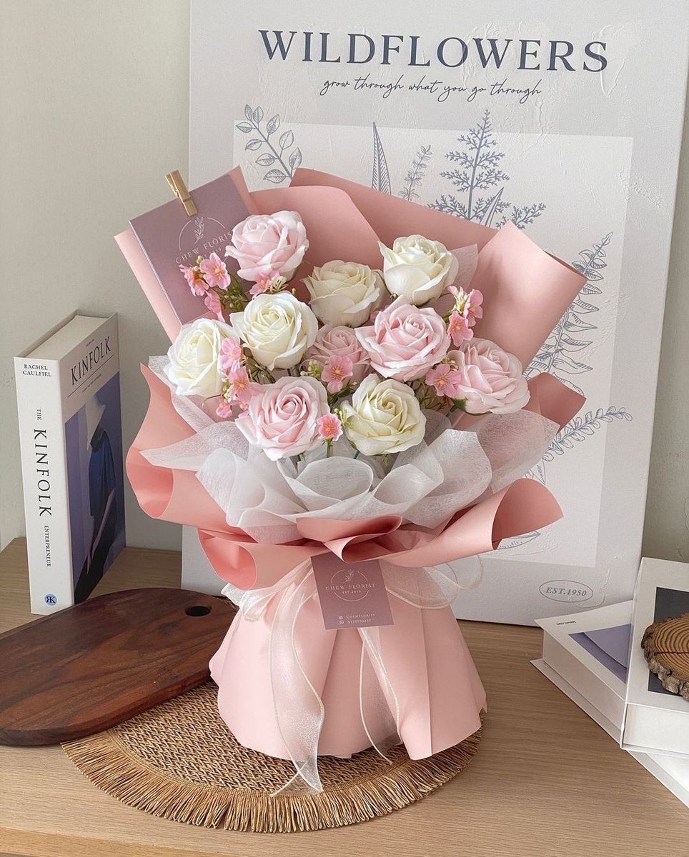 TheEverhartkin's tweet photo. Knock knock 

💐bouquet delivery💐

For : @yejiluicy @Igotuandm @imryujinie @jwuliachoi

Someone sent a special bouquet only for you 

🌻Soleil Forals Florist https://t.co/mRqqLhGjgf