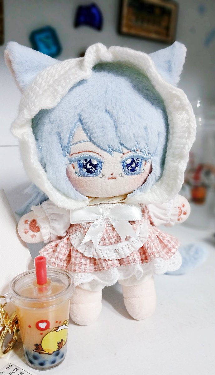 야근과 현생 탓에 이벤트로 당첨되어 받은 옷을 이제야 입혀봤어요
분홍색 체크무늬도 귀엽고 팔을 껴도 주름 프릴이 예쁘게 남은 호박소매가 정말 너무 좋아요🥹
원래 10깅용에서 조금 크게 제작된 거 받은 거라 살짝 많이 딱 맞고 조금 짧긴한데 호박바지 하나 같이 입혀주면 딱일 거같아요b