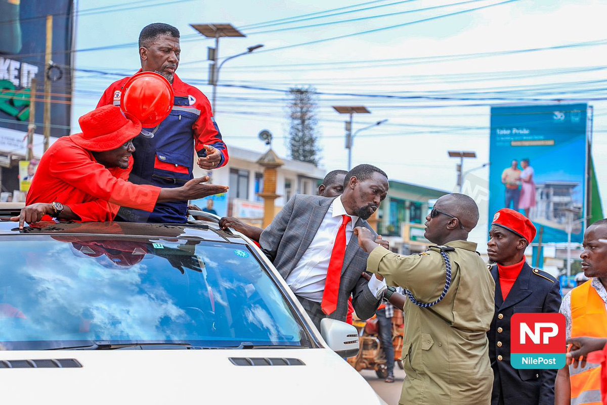 nbstv's tweet image. PHOTOS: Uganda Police intercepted Eng. @RonaldBalimwezo to control the crowd of his supporters as he made his way to the @NUP_Ug party headquarters in Makerere Kavule.

📸: @francis_isano 

#NBSUpdates #UgVotes2026