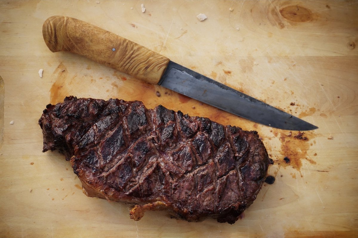 ForgeVM's tweet image. From the forge to the kitchen: these knives combine precision and balance with an exceptional edge.
Each blade is hand-forged, designed to be a true companion in the kitchen.
More than a culinary tool, it is an artisanal gesture that lives on in the kitchen.

#knife #kitchen