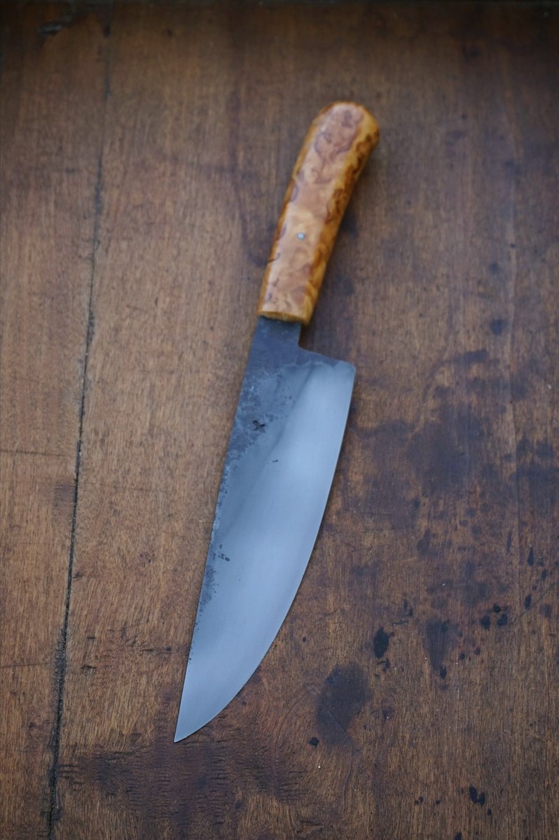 ForgeVM's tweet image. From the forge to the kitchen: these knives combine precision and balance with an exceptional edge.
Each blade is hand-forged, designed to be a true companion in the kitchen.
More than a culinary tool, it is an artisanal gesture that lives on in the kitchen.

#knife #kitchen