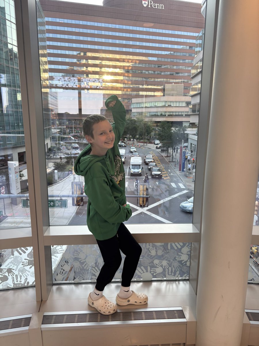 dcwilson17's tweet photo. Surgery day but the birds are on her mind. Wish this cancer baddie (she made me say it) luck on her surgery and a birds win. Go Birds! Go Frankie! #gobirds #childhoodcancer #baddie https://t.co/UPOhXHoZPZ