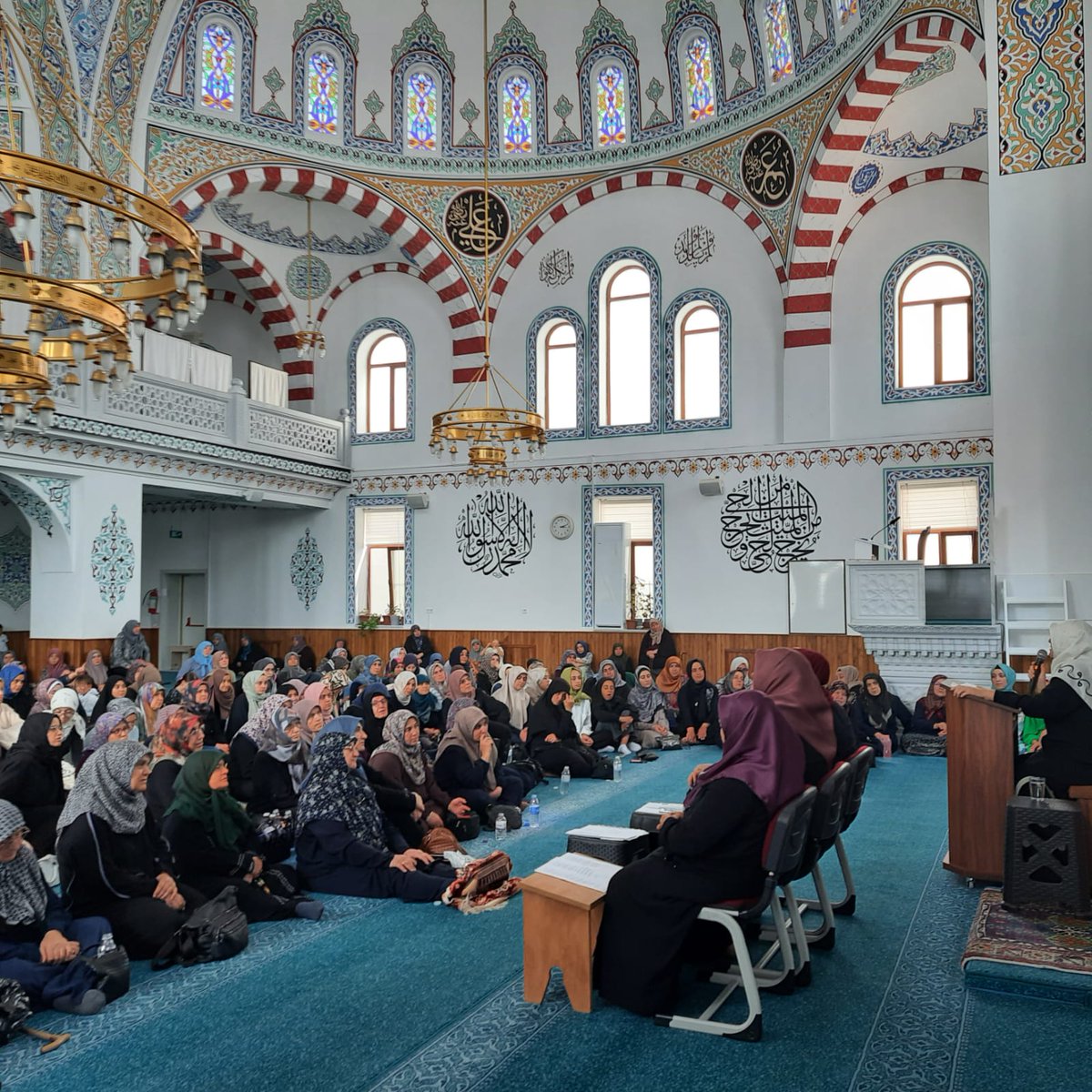 Meram Müftülüğü’nden Mevlid Kandili Programı

Meram Müftülüğü Aile ve Dini Rehberlik Bürosu tarafından Feride ve Huriye Hatun Camii’nde kadınlara yönelik Mevlid Kandili programı düzenlendi.