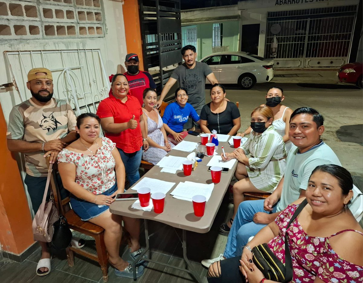 PRIQRooOficial's tweet photo. El equipo de la Secretaría de Gestión Social del PRI #QuintanaRoo, encabezado por la Ing. Nayeli Crisanto, sostuvo reunión de trabajo para definir estrategias en favor del bienestar y desarrollo de la ciudadanía, priorizando a los sectores más vulnerables.
#PRIUnido #PRIQR https://t.co/veJzxNyYSL