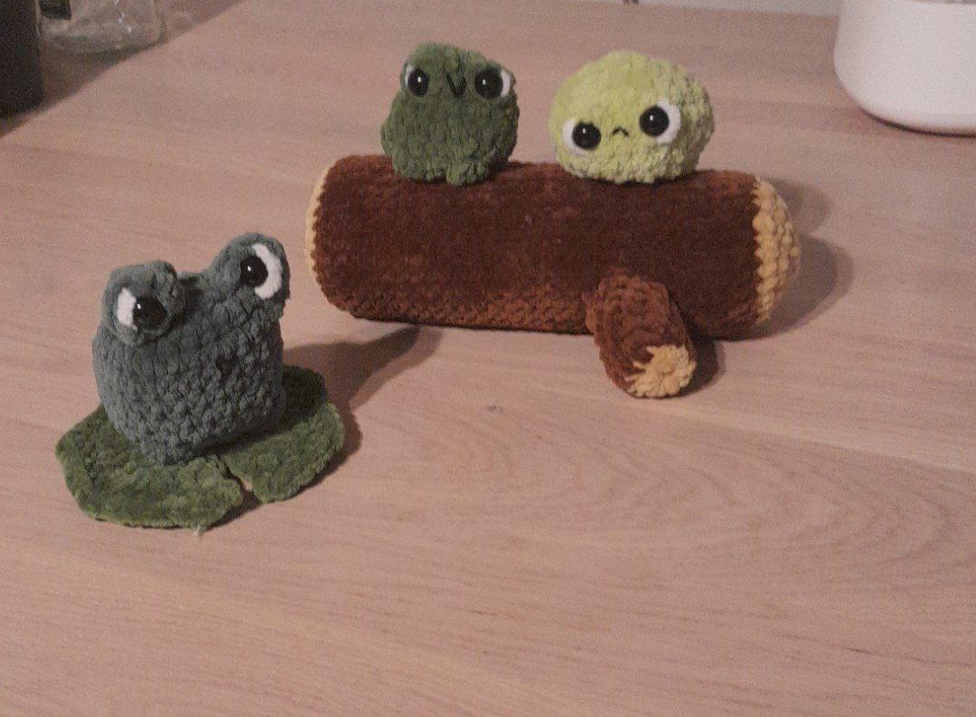 seven_rats_dev's tweet photo. If we were both crochet frogs, would you come sit on my log yes or no

#crochet #amigurumi https://t.co/KD9GmbNEsb