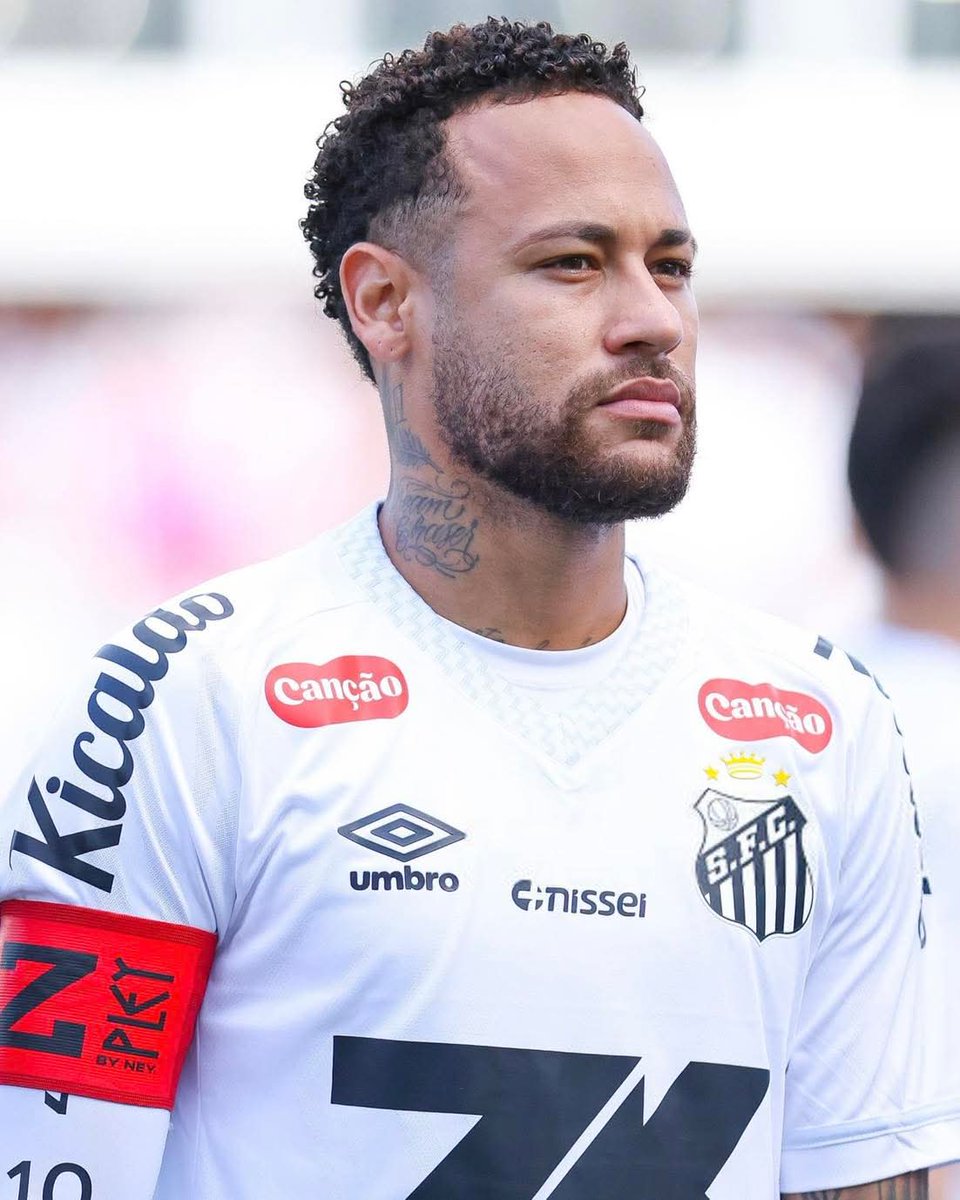 Yvhann5's tweet image. Naître avec une cuillère d’argent dans la bouche @NeymarJrSite Déjà riche, il s’apprête à hériter d’une fortune d’1 milliard de dollars d’un magnat des affaires. 
@Past243 @judaRdc @RgBongeli @Yves_Mut3101 @Marechal001 
#googledown