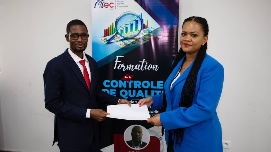 AfecRdc's tweet photo. 📅 Du 1 au 3 sept, l’AFEC a tenu à Silikin Village une formation sur le « Contrôle de qualité » animée par M. Benjamin NGANDU, Expert-comptable &amp; membre de la Commission Contrôle Qualité de l’ONEC. 🎓 Clôture avec remise de certificats aux participants. #infos #afec https://t.co/A6bzu5fBu8