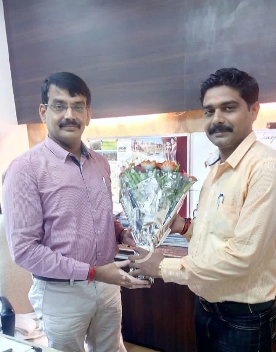 dsdeepaksharm11's tweet image. आदरणीय श्री संदीप यादव जी आईएएस प्रमुख सचिव लोक स्वास्थ्य एवं चिकित्सा शिक्षा भोपाल के साथ....