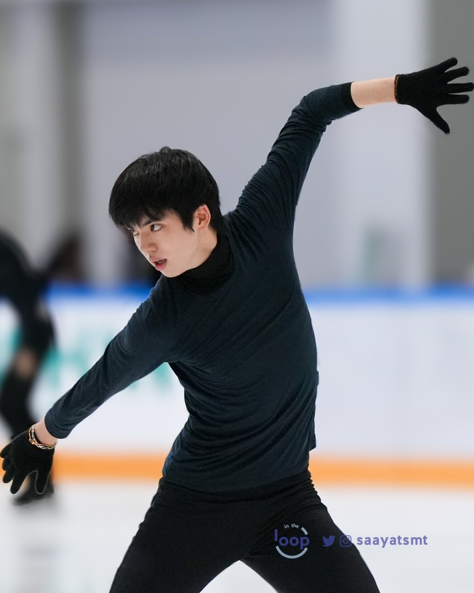 InTheLoPodcast's tweet image. #JunhwanCha 🇰🇷 runsthrough his Moulin Rouge free skate on the first day of practices at Kinoshita Group Cup! Many beautiful lines and a fabulous performance during his runthrough! ✨