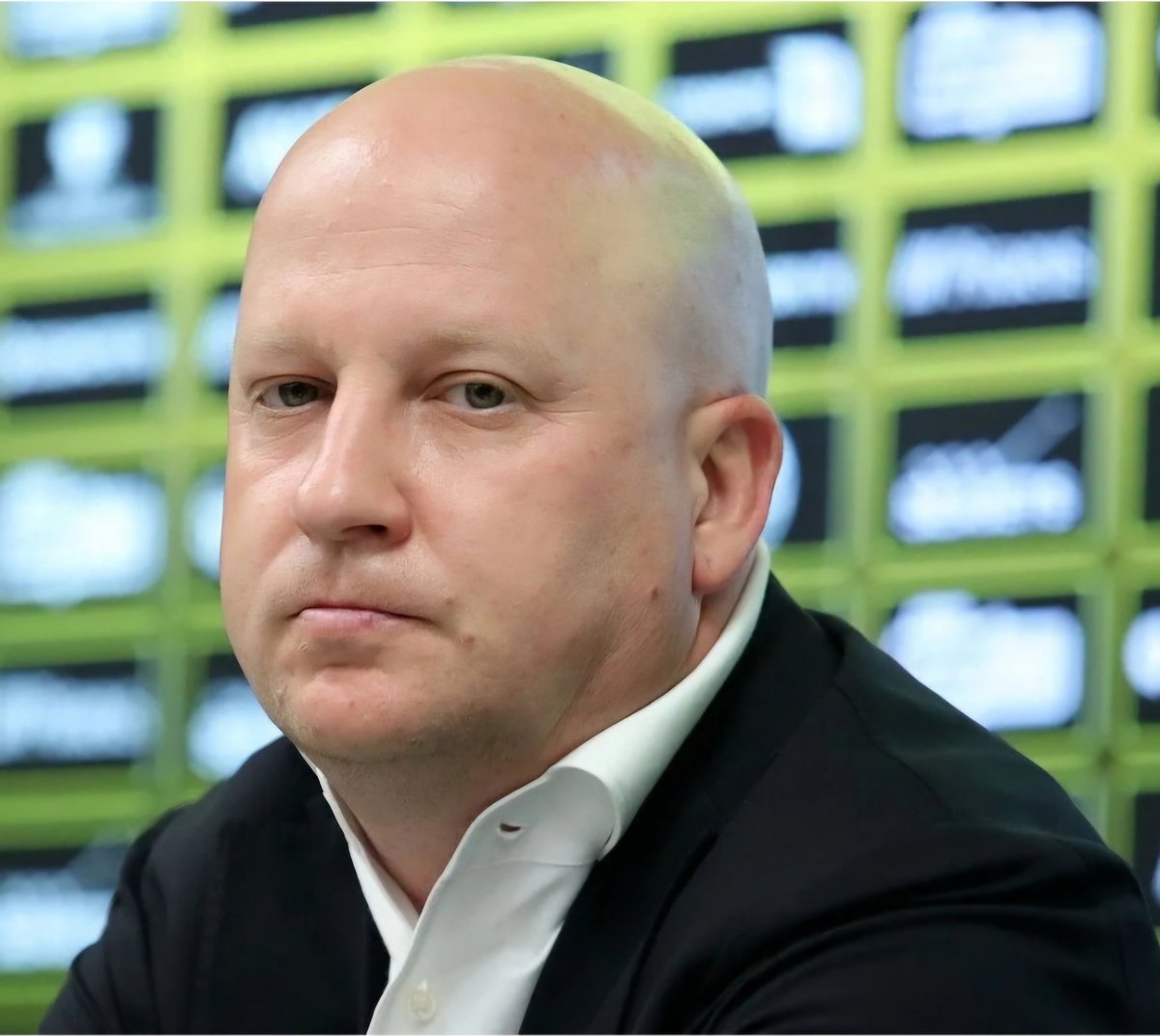 Μάγκες κακα τα ψέματα ενώ όλοι λιγο-πολυ θα ήθελαν στόπερ αυτή την στιγμή έχουμε 4 ενεργούς και άλλους δύο ανενεργους σύνολο 6, οπότε είναι δύσκολο όπως καταλαβαίνετε να παρθεί και 7ος. Μην ξεχνάτε και τον Γκρούγιτς ο οποίος σε ώρα ανάγκης μπορεί να αγωνιστεί στοπερ. 
#aek #aekfc