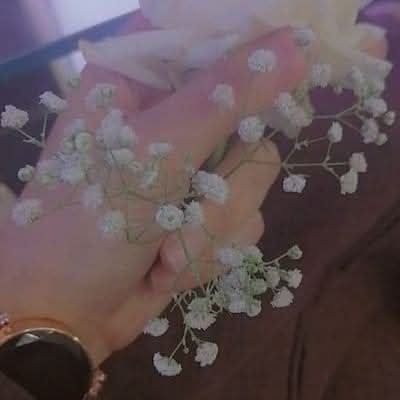 "القلوب في خريفها تترك ما أثقلها، لتتهيأ لربيع جديد".🍂🍁