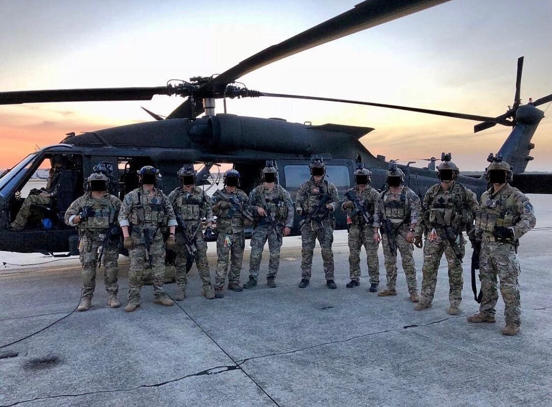 La mayoría piensa que las “fuerzas especiales” son barbas, cascos y pelis.
¿Pero la verdad?
Son los equipos que resuelven lo imposible en minutos y cambian guerras sin salir en los créditos.
Te muestro lo que el 99% no sabe de las 10 fuerzas especiales más poderosas. 
¿A quién