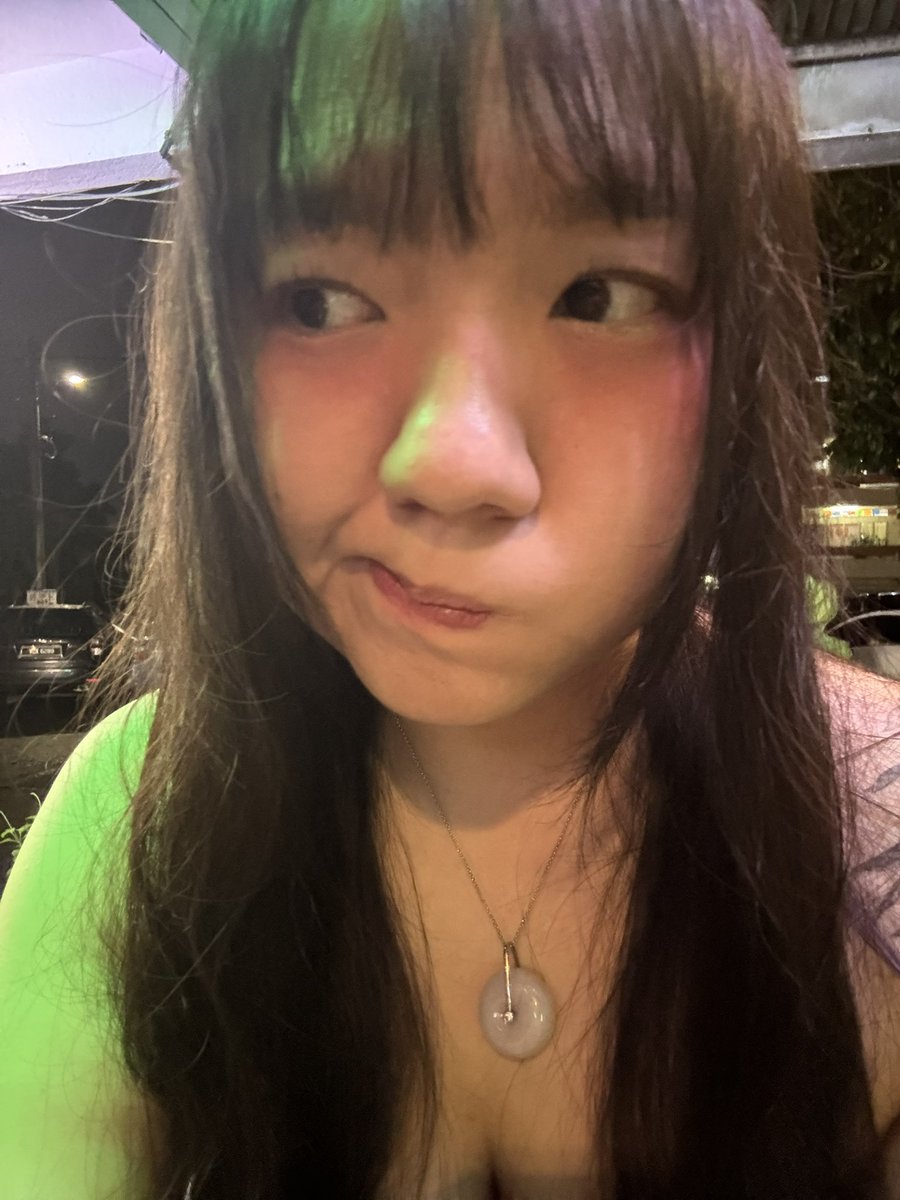 CloverInSummer's tweet image. When I get hit with the “where’s your darling? Why isn’t he here with you?” at my regular bar and it’s awkward to answer because we’re probably over 🤡