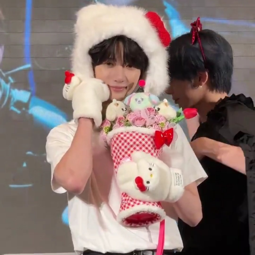 i am completely devastated and violently soobing right now 😭