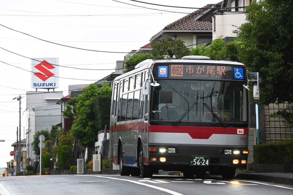 HU2PREA's tweet photo. 9/4
東急バス AO7723
横浜200か5624(PA-MK27FH)
先月瀬田から転属してきた同車✨
まさかARの代替が古参ミディになるとは笑
青葉台にいた500番台の同型車と1年ちょっとしか製造時期は違いませんがあちらが除籍されてからは8年ほど経っています😅
ついでに西工車も復活するみたいで👀 https://t.co/yNcb0CqKLQ