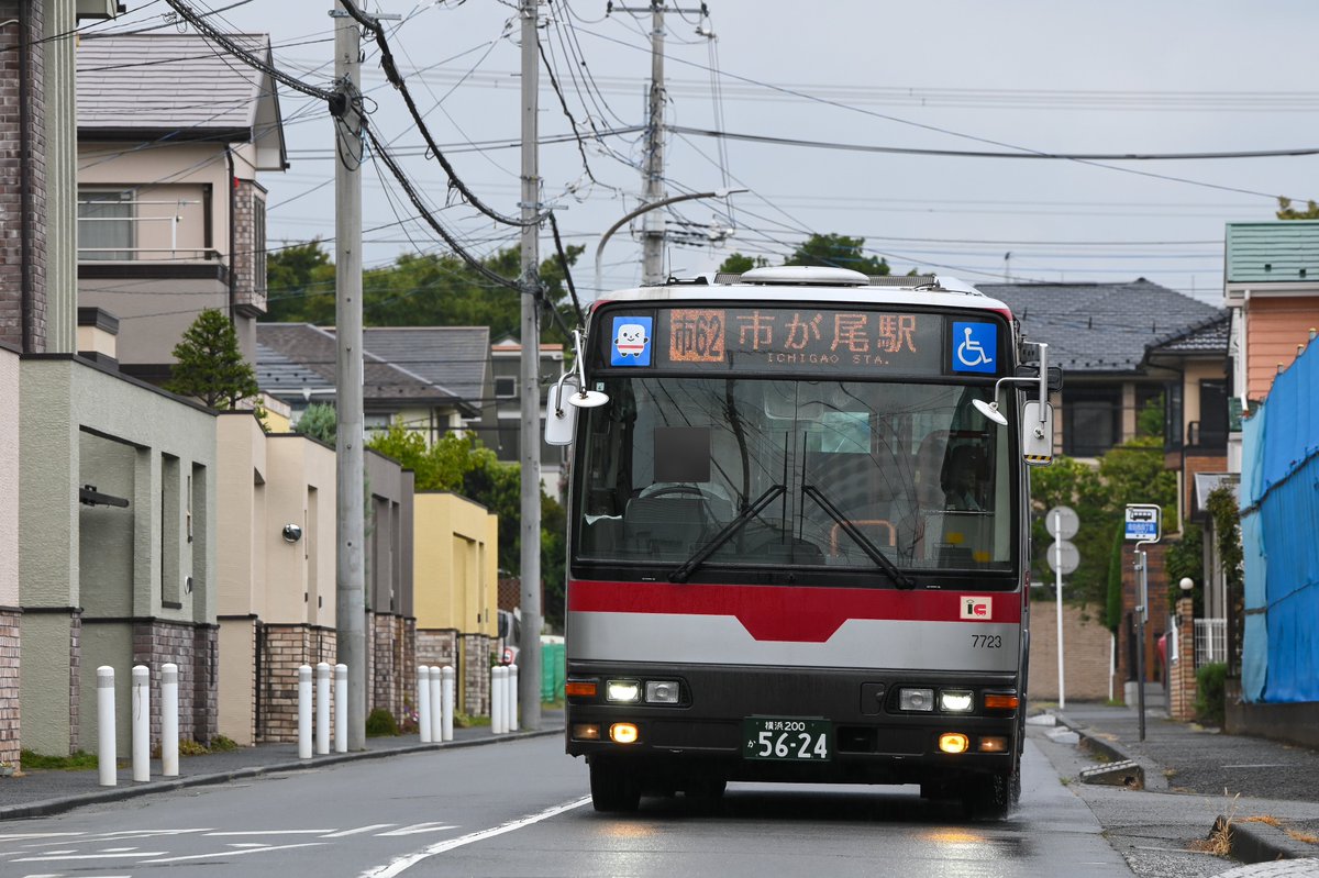 HU2PREA's tweet photo. 9/4
東急バス AO7723
横浜200か5624(PA-MK27FH)
先月瀬田から転属してきた同車✨
まさかARの代替が古参ミディになるとは笑
青葉台にいた500番台の同型車と1年ちょっとしか製造時期は違いませんがあちらが除籍されてからは8年ほど経っています😅
ついでに西工車も復活するみたいで👀 https://t.co/yNcb0CqKLQ