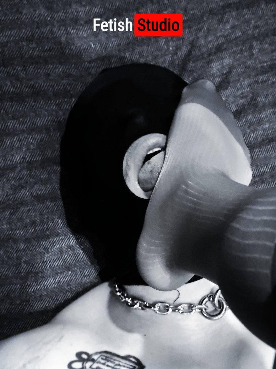 Duran_Rubberman's tweet photo. 不仅征服你的身体，更深入渗透你的灵魂。
My dominance not only conquers your body—it penetrates deep into your soul. @QiNa130
#Rubber #Latex #GayRubber #GayLatex #RubberMan #RubberMen #RubberFetish #LatexFetish #FetishMen #RubberModel https://t.co/GIS1YJHhjU