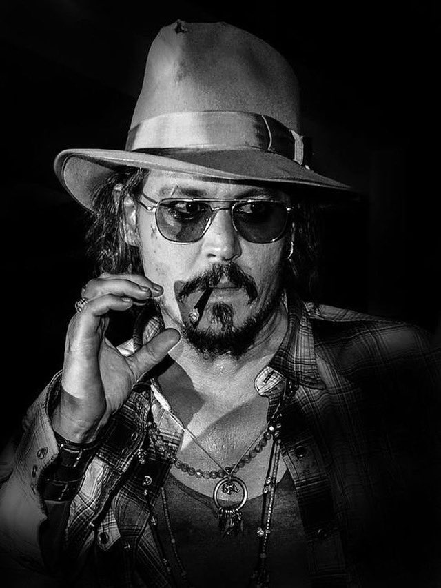 Johnny Depp tweet media